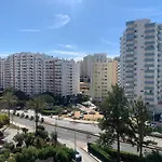 Aconchegante, Da Rocha פורטימאו